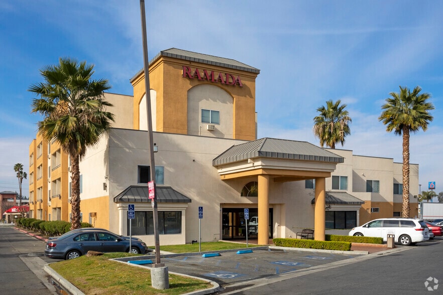 828 Real Rd, Bakersfield, CA for sale - Building Photo - Image 1 of 10