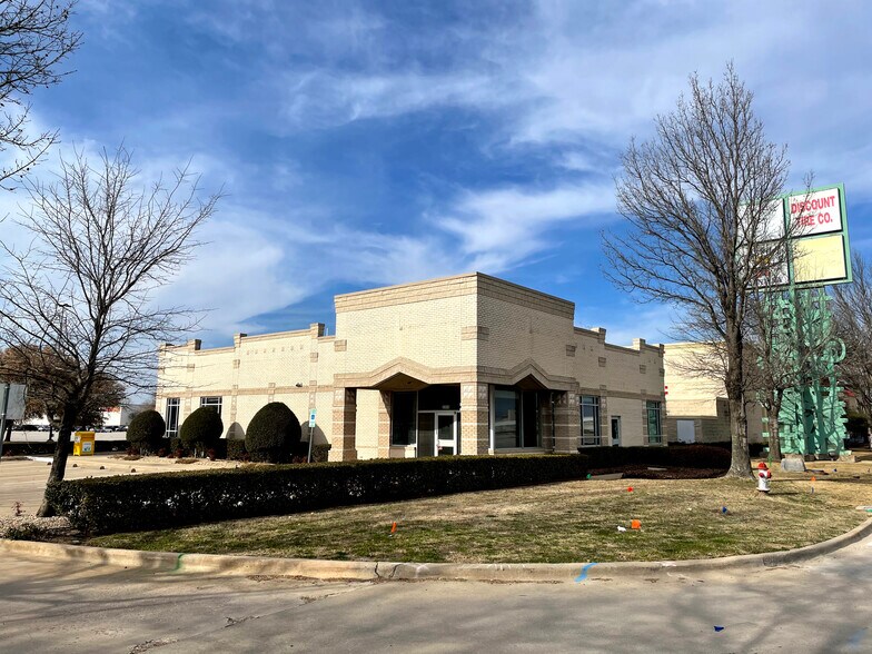 2355 E Grapevine Mills Cir, Grapevine, TX for sale - Building Photo - Image 1 of 1