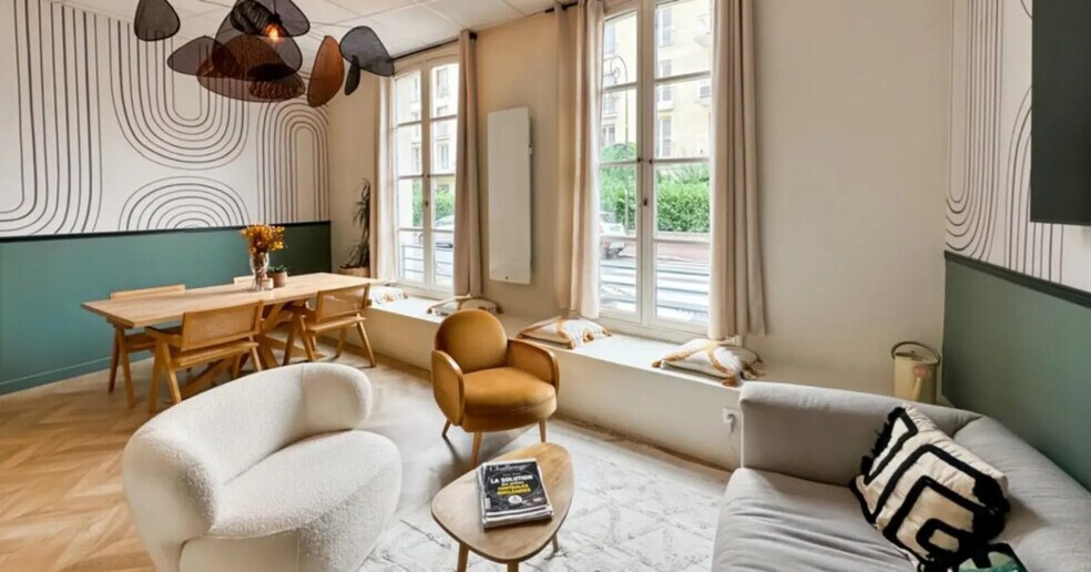 Office in Saint-Germain-en-Laye for lease - Interior Photo - Image 2 of 9