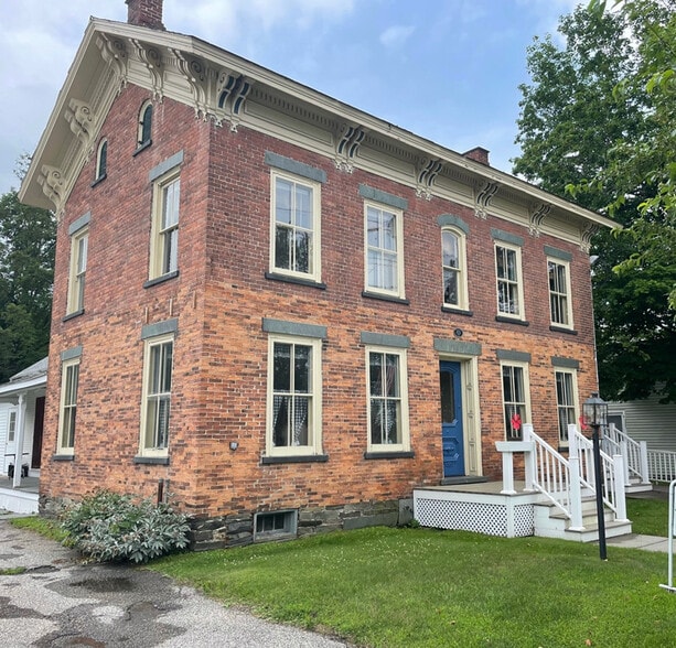 143 Main St, Poultney, VT 05764