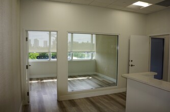 100 N Federal Hwy, Hallandale Beach, FL for lease Building Photo- Image 2 of 8