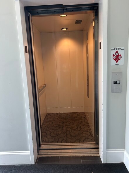 1222 Washington Ct, Wilmette, IL for lease - Building Photo - Image 2 of 8