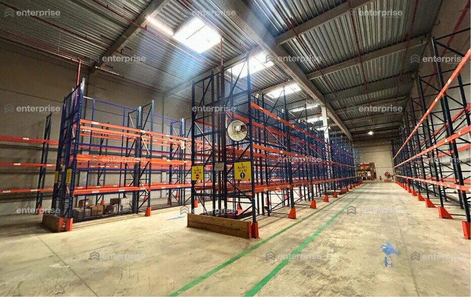 Industrial in Creil for lease - Interior Photo - Image 2 of 6