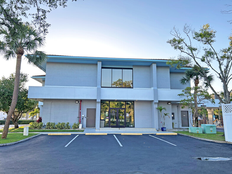 3000 Bee Ridge Rd, Sarasota, FL for lease - Building Photo - Image 2 of 10