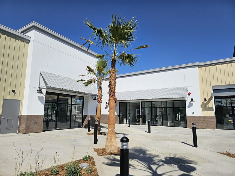 8865-8875 Foothill Blvd, Rancho Cucamonga, CA for lease - Building Photo - Image 3 of 7