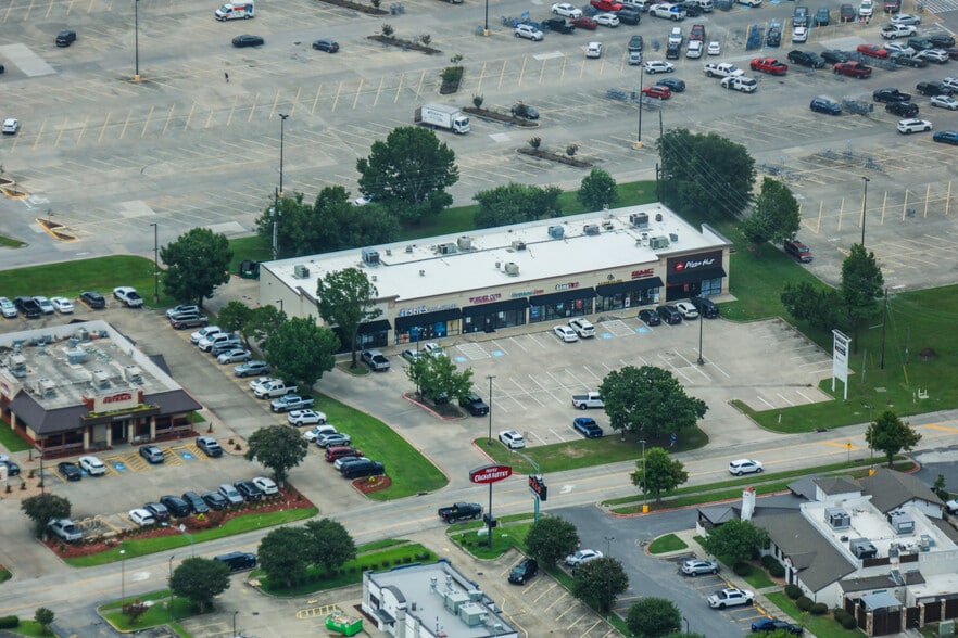 2645 Derek Dr, Lake Charles, LA for sale - Building Photo - Image 2 of 4