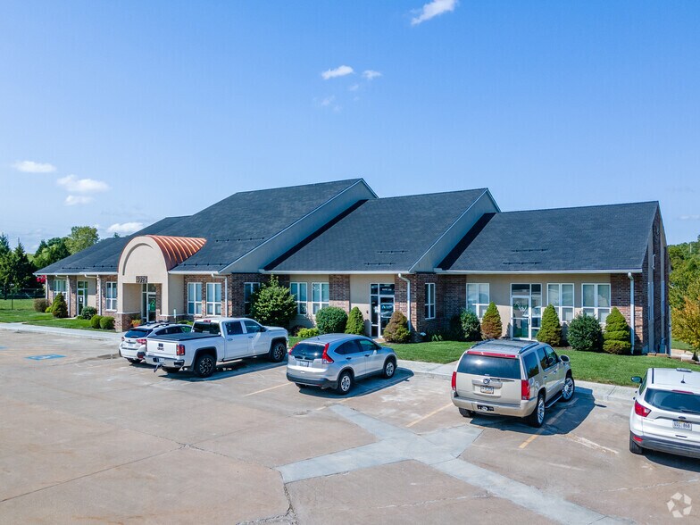 4025 NE Lakewood Way, Lees Summit, MO 64064 Bldg 1