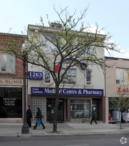 1263 St Clair Ave W, Toronto, ON for lease - Primary Photo - Image 1 of 2