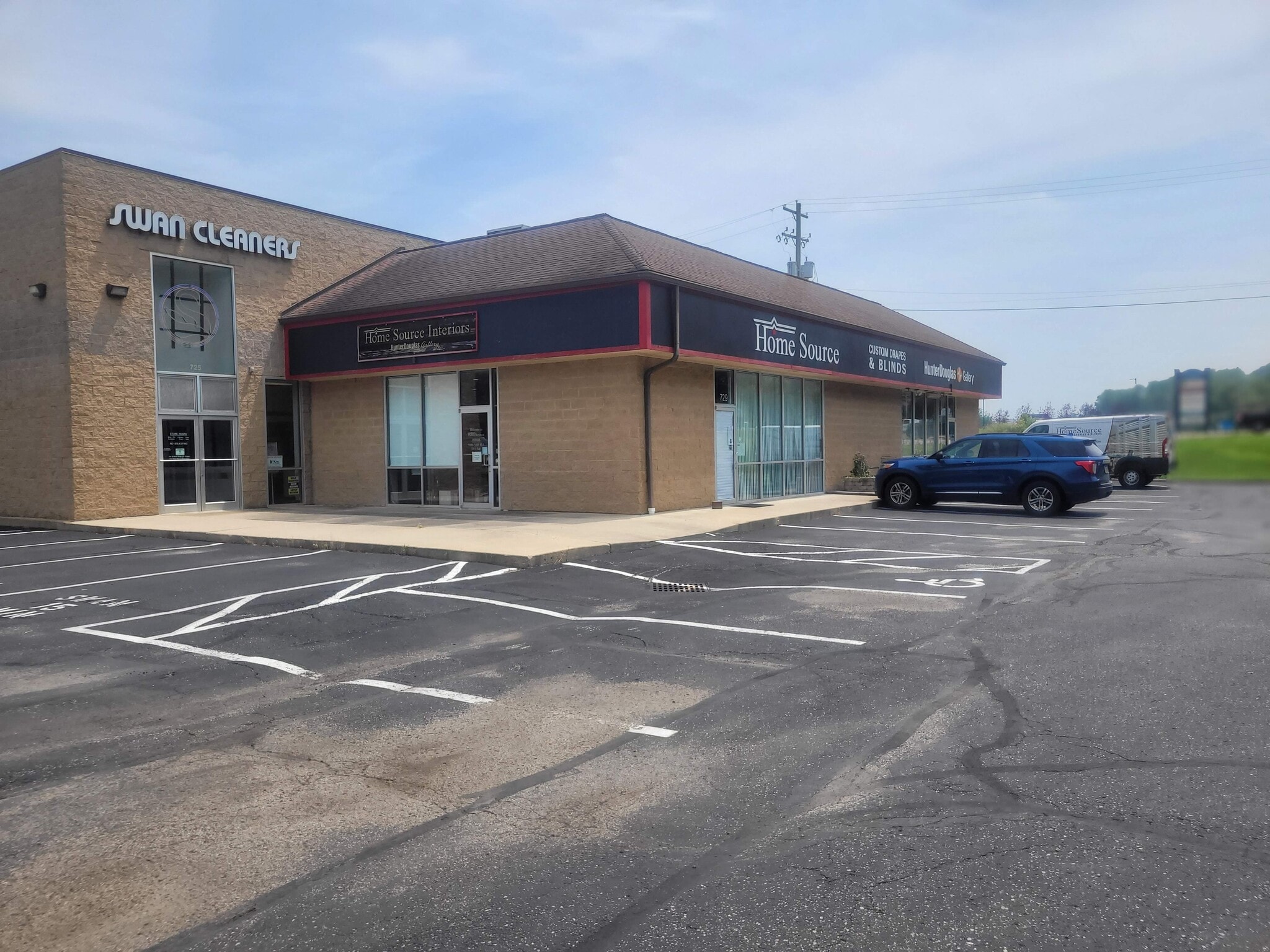 725-729 Mt Airyshire Blvd, Columbus, OH for lease Interior Photo- Image 1 of 4