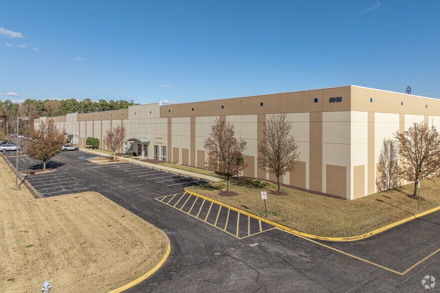 6950 Harbour View Blvd, Suffolk, VA for sale - Primary Photo - Image 1 of 1