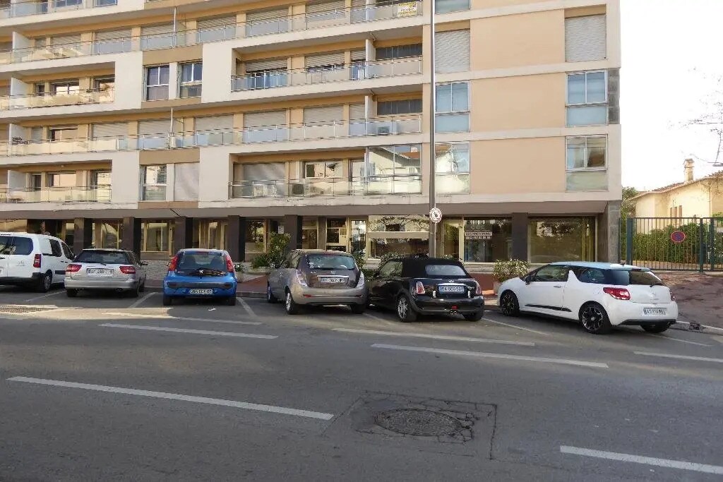 14 16 Boulevard Alexandre III, Cannes for lease Building Photo- Image 1 of 2