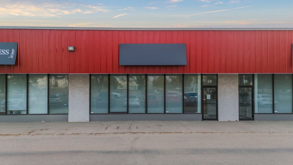 20 Airport Rd NW, Edmonton, AB for lease - Building Photo - Image 2 of 16