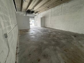 7403 NW 7th St, Miami, FL for lease Interior Photo- Image 2 of 4
