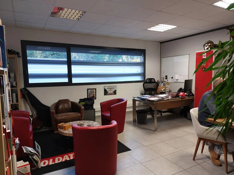 Office in La Seyne-sur-Mer for lease - Interior Photo - Image 2 of 6