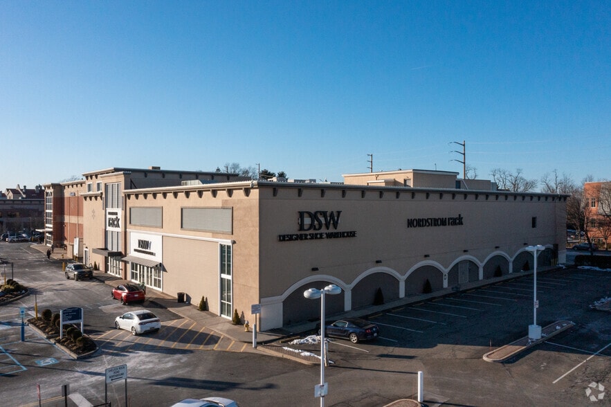 1380 Northern Blvd, Manhasset, NY for lease - Building Photo - Image 2 of 7