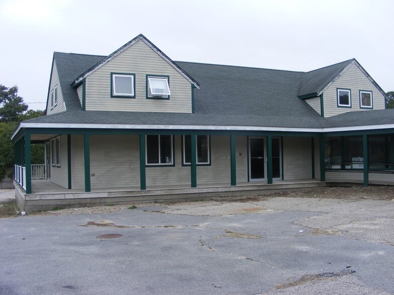 141 Sandwich Rd, East Falmouth, MA 02536