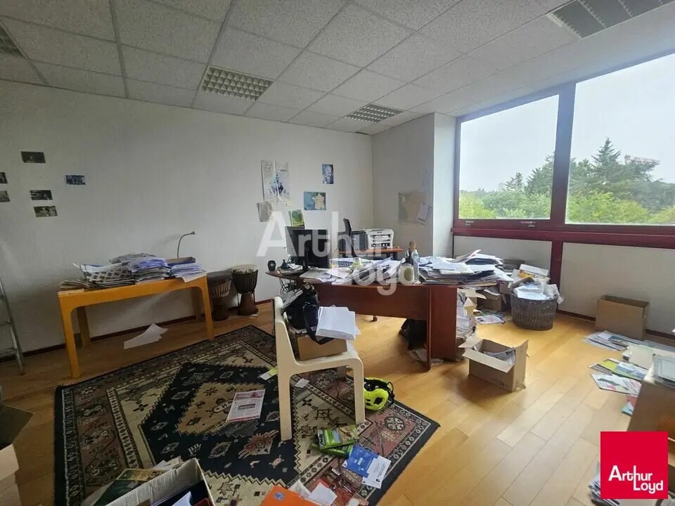 Office in Angers for sale Interior Photo- Image 1 of 2