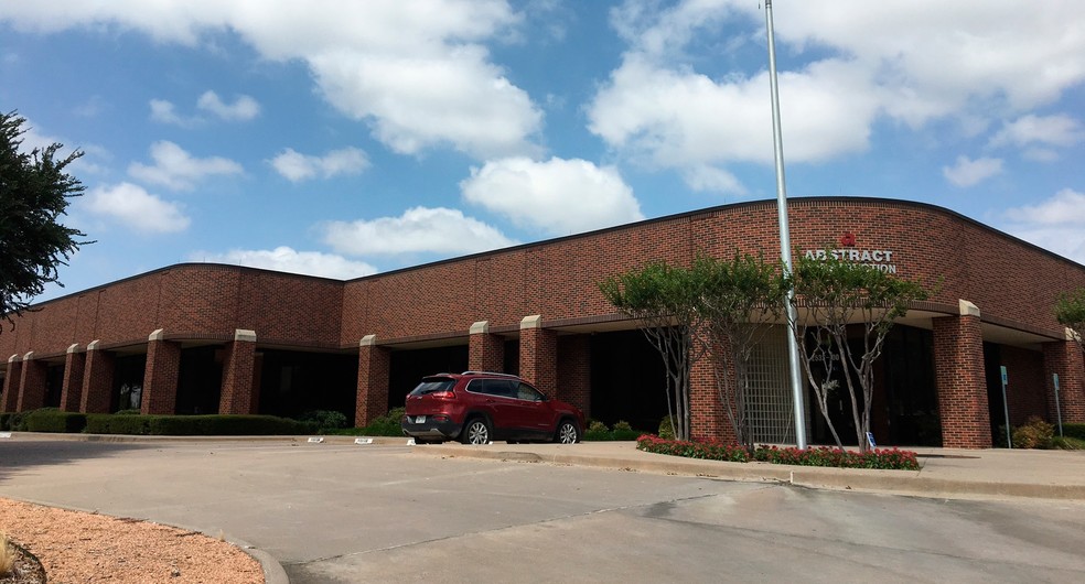 2532-2542 Highlander Way, Carrollton, TX for lease - Building Photo - Image 1 of 3