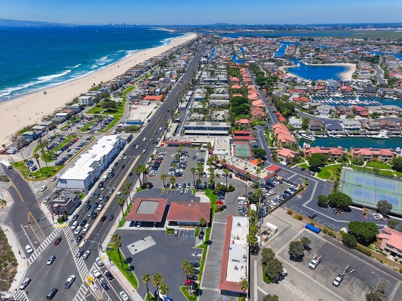 17208 Pacific Coast Hwy, Huntington Beach, CA for lease - Building Photo - Image 3 of 8