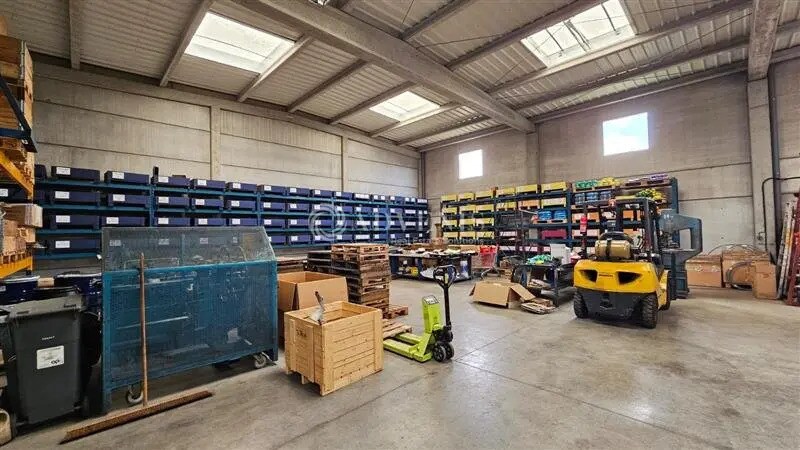 Flex in Seclin for lease - Interior Photo - Image 3 of 6