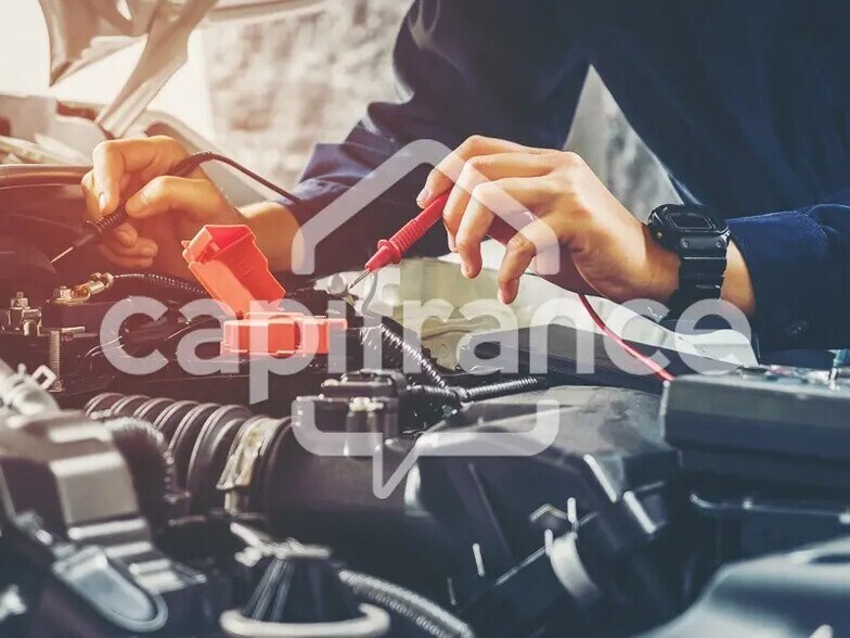 Flex in Bourgoin-Jallieu for sale - Building Photo - Image 2 of 6