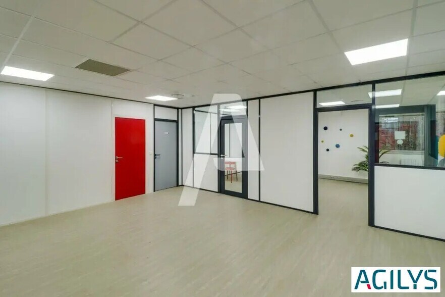 Flex in Villiers-sur-Marne for lease - Interior Photo - Image 3 of 8