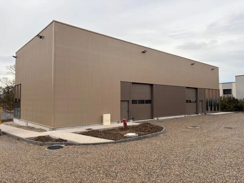 Flex in Jons for lease - Building Photo - Image 1 of 8