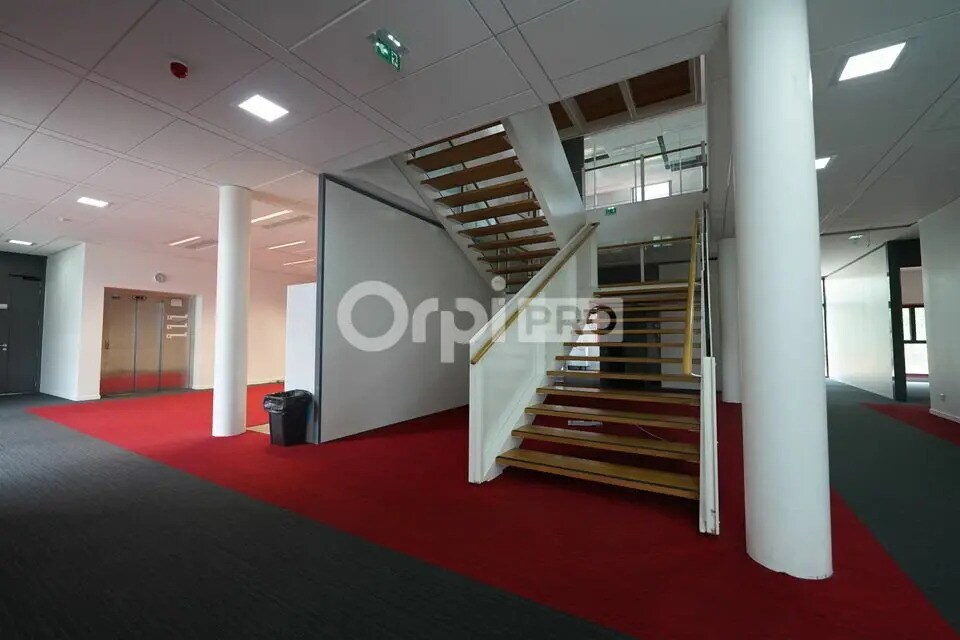 Office in Dardilly for lease Interior Photo- Image 1 of 13