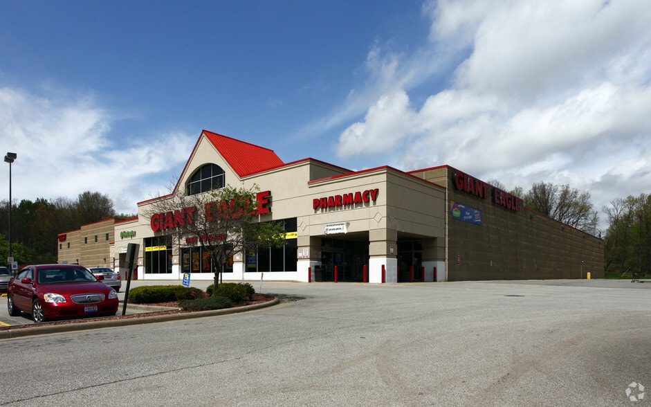 4684-4700 Belmont Ave, Youngstown, OH for lease - Primary Photo - Image 2 of 4