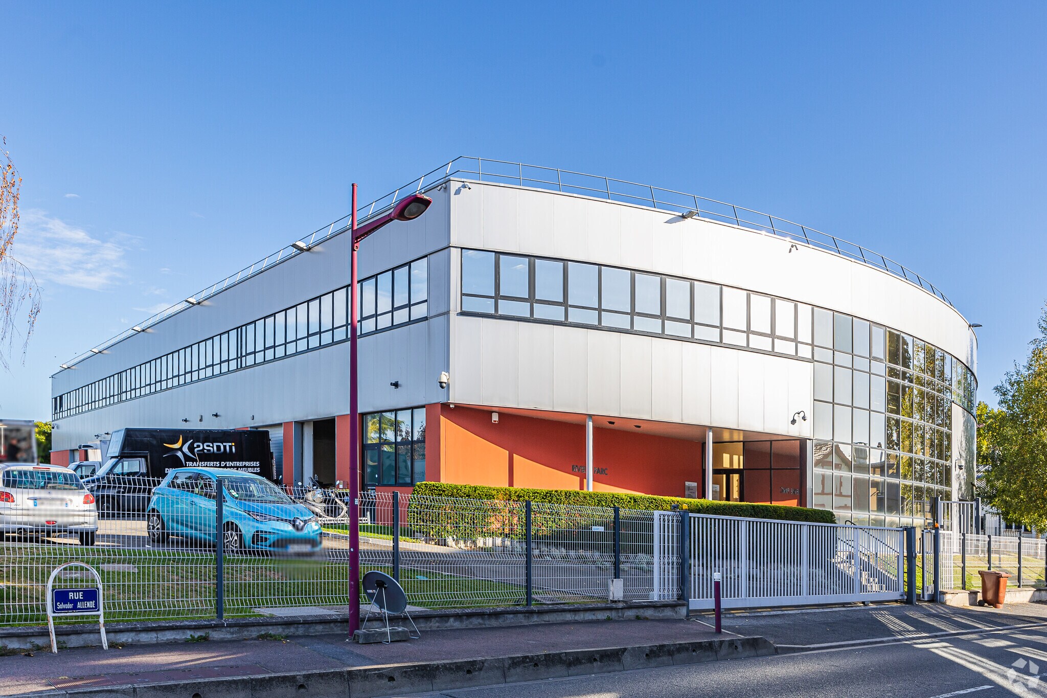 124 Rue Salvador Allendé, Bezons for lease Primary Photo- Image 1 of 4