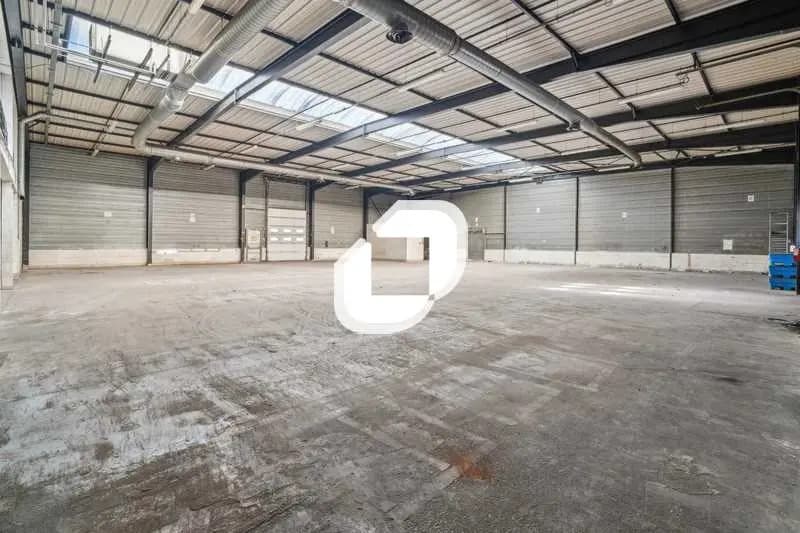 Office in Villepinte for lease - Building Photo - Image 2 of 8