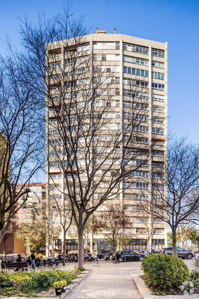 Avenida de Roma, Barcelona, Barcelona for sale - Building Photo - Image 3 of 5