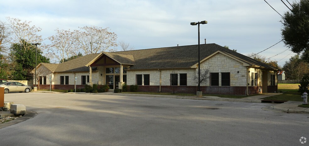 1633 Williams Dr, Georgetown, TX for sale - Primary Photo - Image 1 of 1