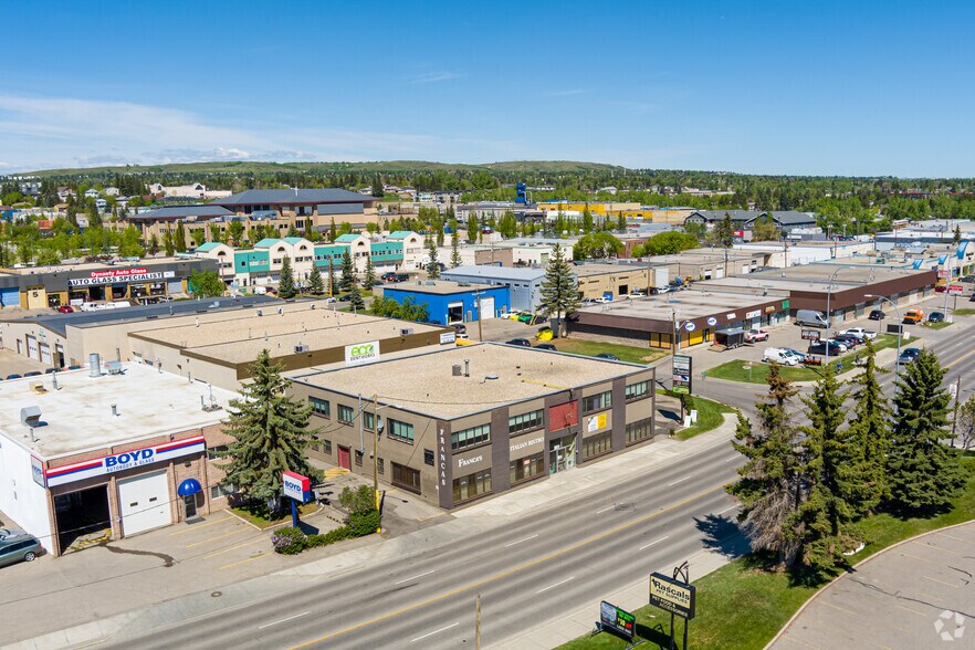 3811 Edmonton Trl NE, Calgary, AB T2E 3P5