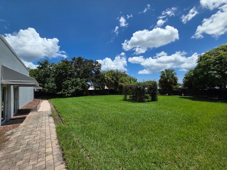 10300 Riverside Dr, Palm Beach Gardens, FL for lease - Building Photo - Image 2 of 14