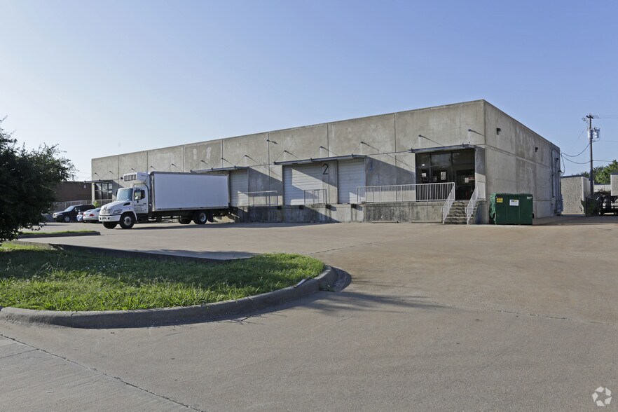 10600 Boomer Cir, Dallas, TX for sale - Primary Photo - Image 1 of 1