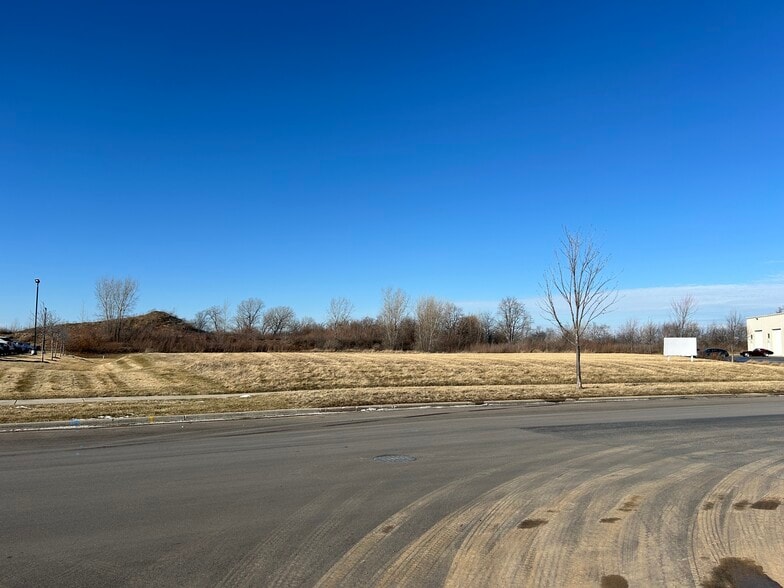 2859 Commerce Park dr, Fitchburg, WI for sale - Building Photo - Image 2 of 2