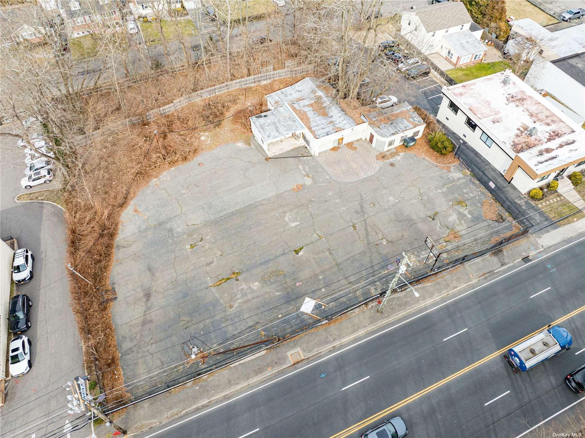 681 W Jericho Tpke, Huntington, NY for sale Building Photo- Image 1 of 1