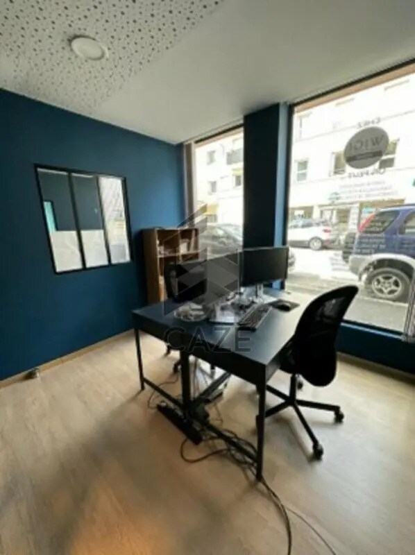 Office in Pessac for sale Interior Photo- Image 1 of 4