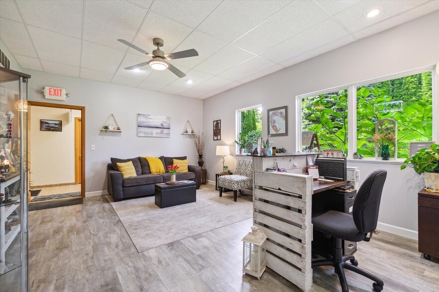 701 E State St, Saint Johns, MI for sale - Interior Photo - Image 2 of 18