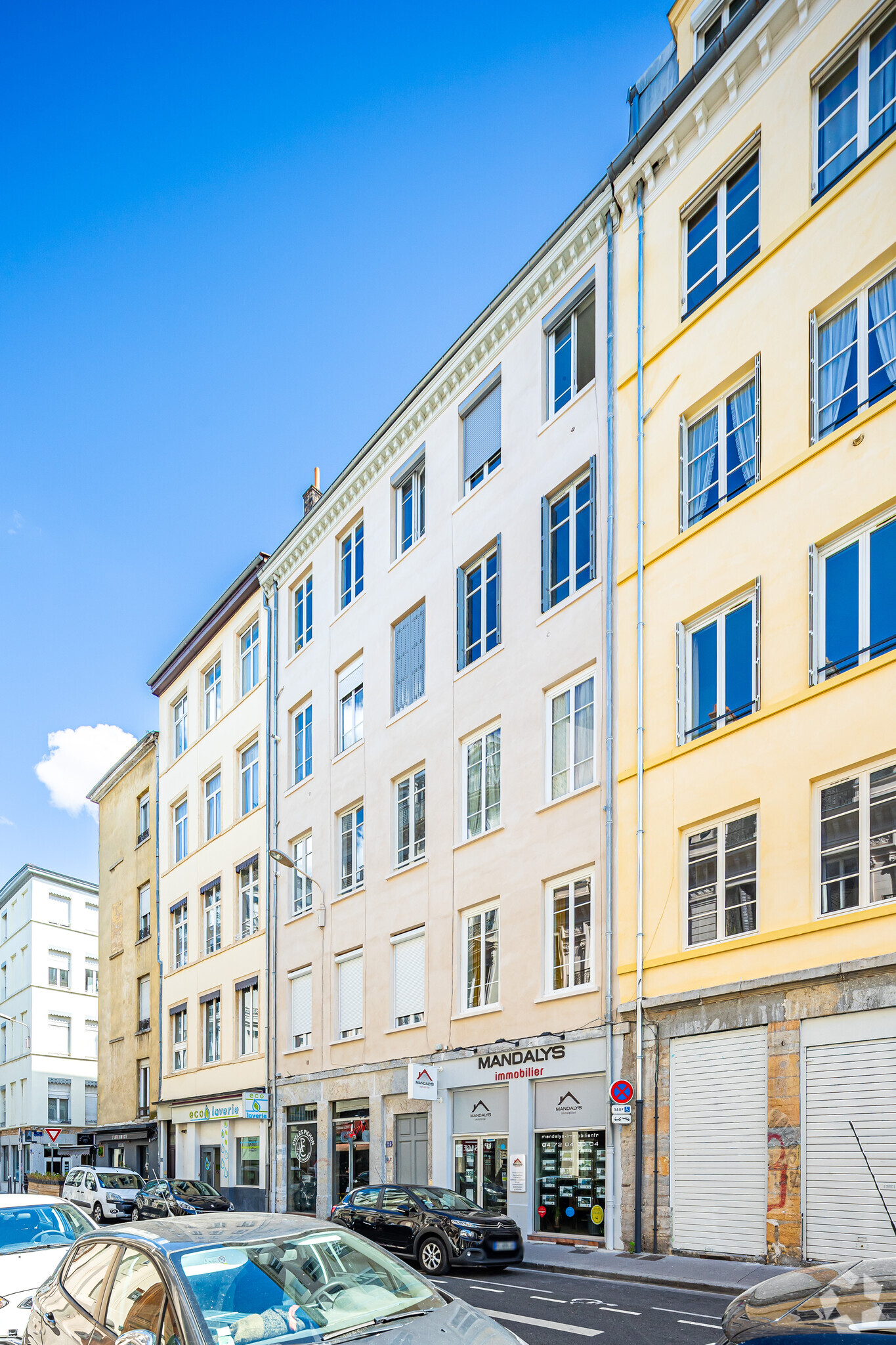 Retail in Lyon for lease Primary Photo- Image 1 of 4