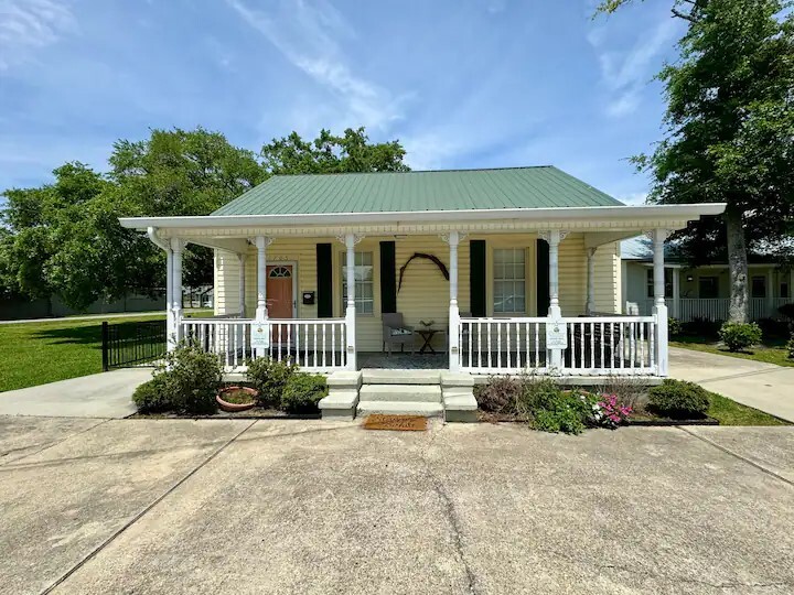 1705 Government St, Ocean Springs, MS for sale - Building Photo - Image 1 of 14