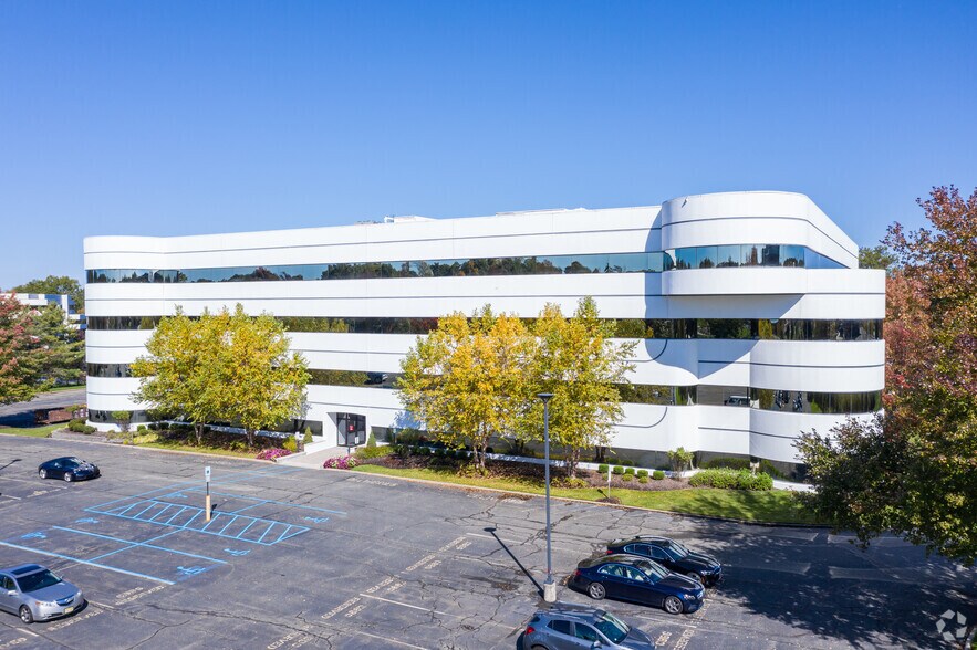 5 Becker Farm Rd, Roseland, NJ 07068 280 Corporate Center