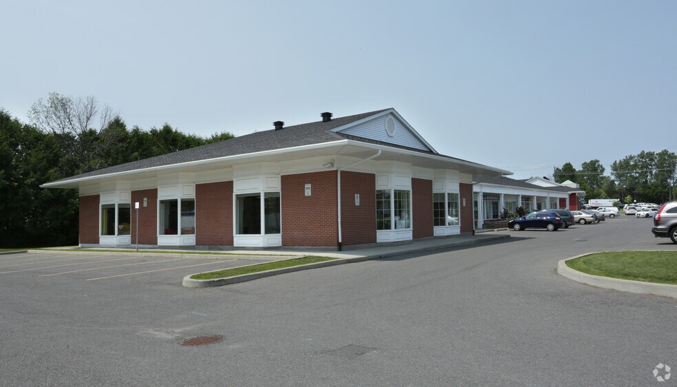 2580-2608 Innes Rd, Ottawa, ON for lease - Primary Photo - Image 1 of 4