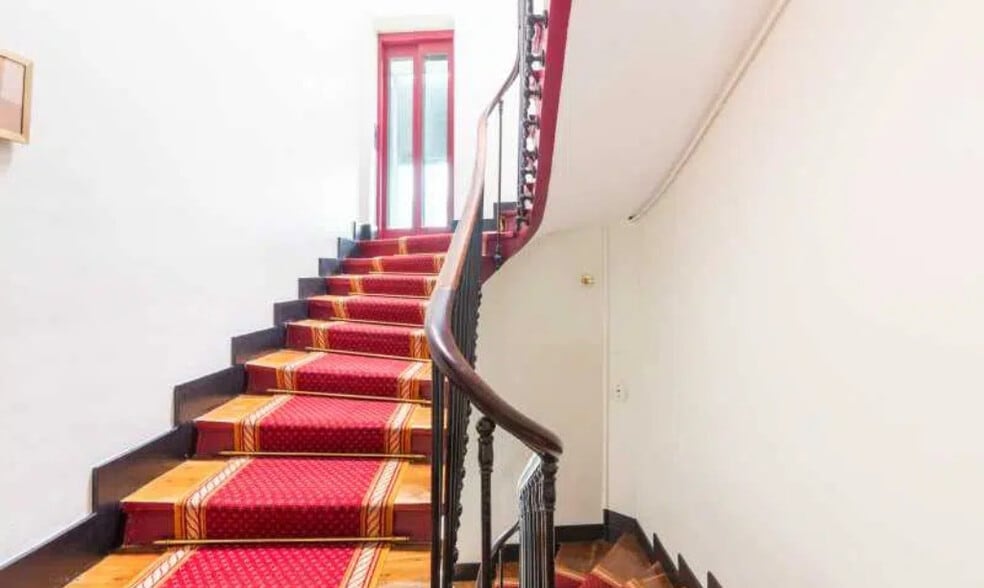 Coworking Space in Paris for lease - Interior Photo - Image 2 of 3