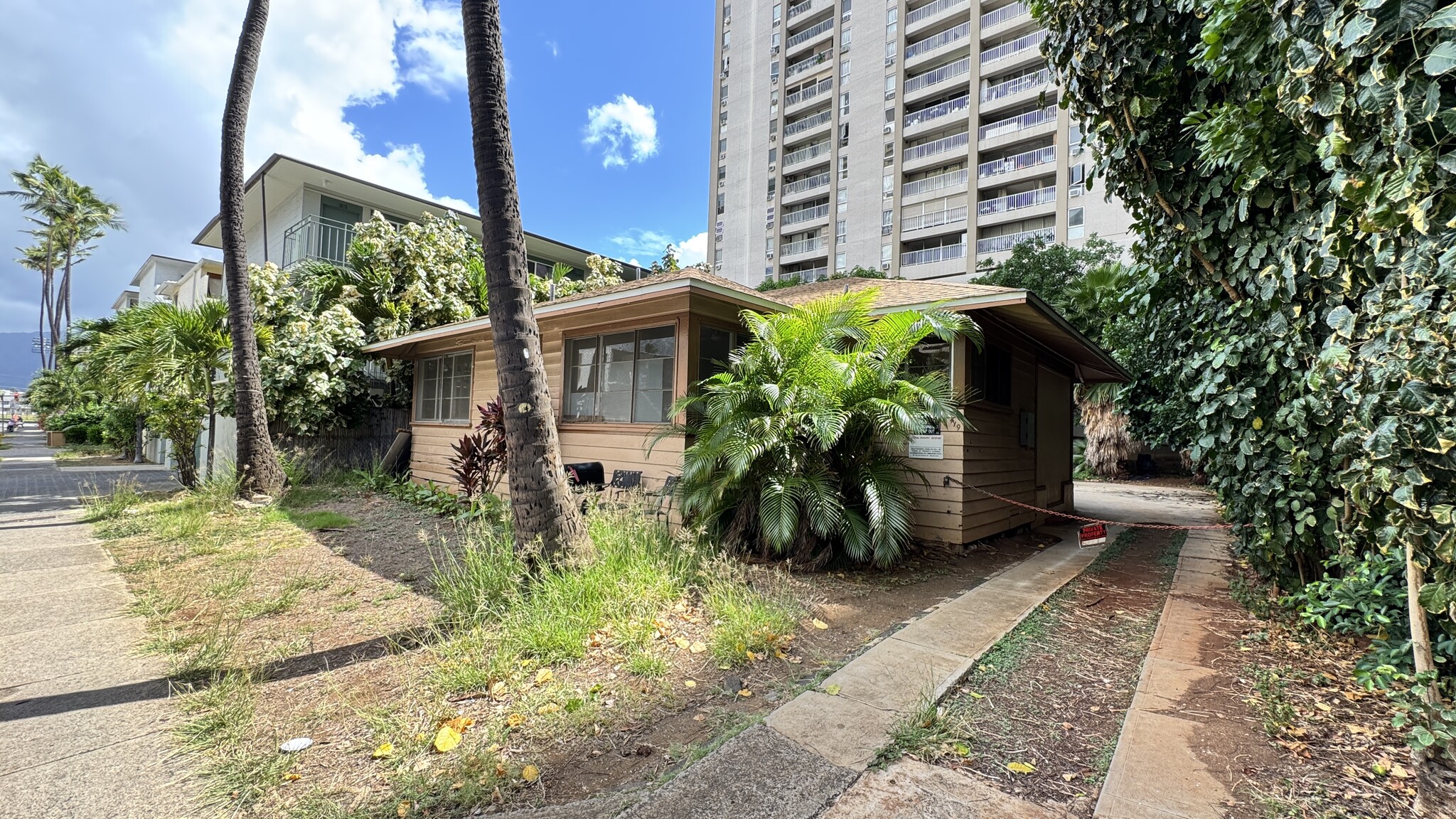 419 Pau St, Honolulu, HI for sale Primary Photo- Image 1 of 12