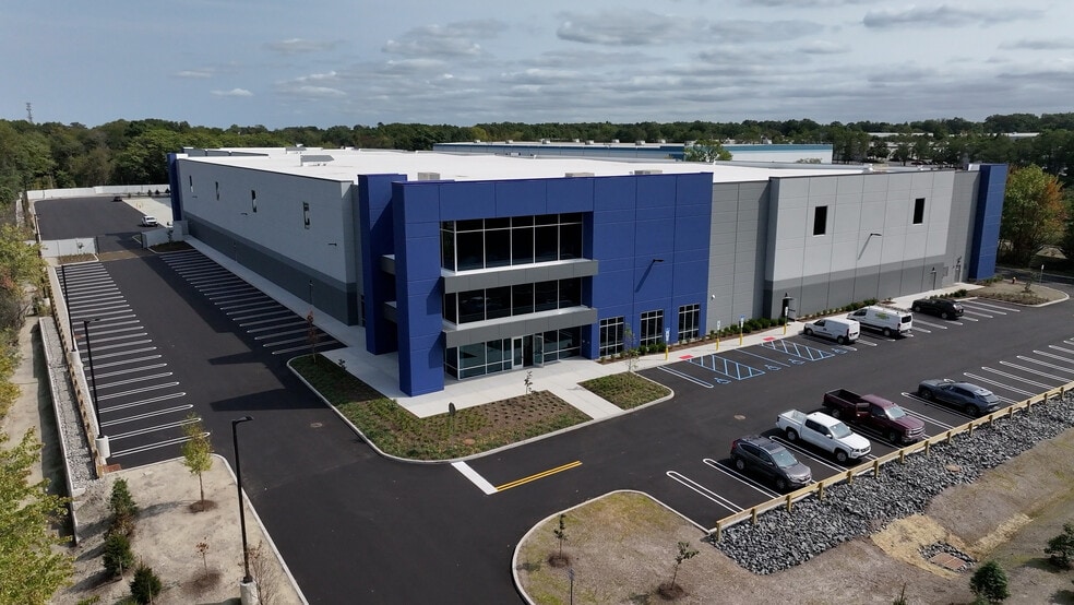 15 Harts Ln, East Brunswick, NJ for lease - Building Photo - Image 2 of 8