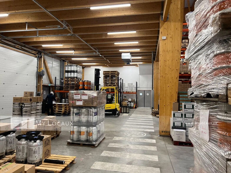 Flex in Romainville for lease - Interior Photo - Image 2 of 5