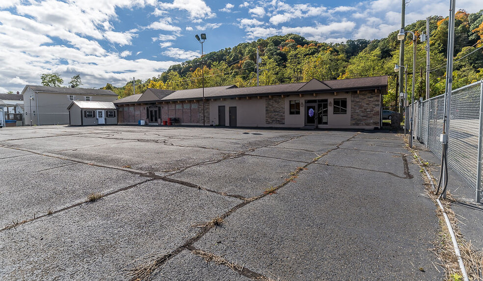 400 Erie Ave, Aliquippa, PA for sale - Primary Photo - Image 1 of 5