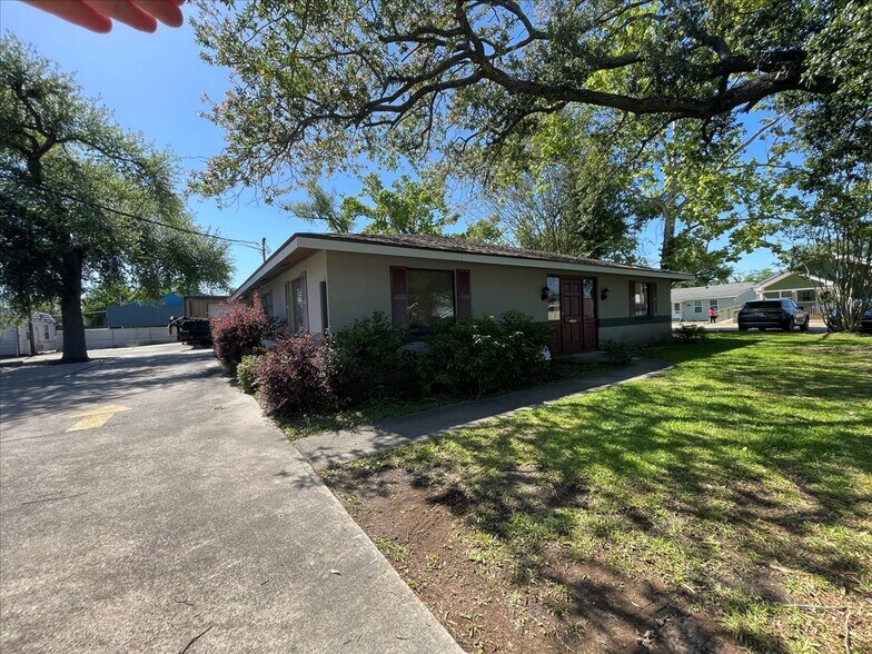 2910 Common St, Lake Charles, LA 70601